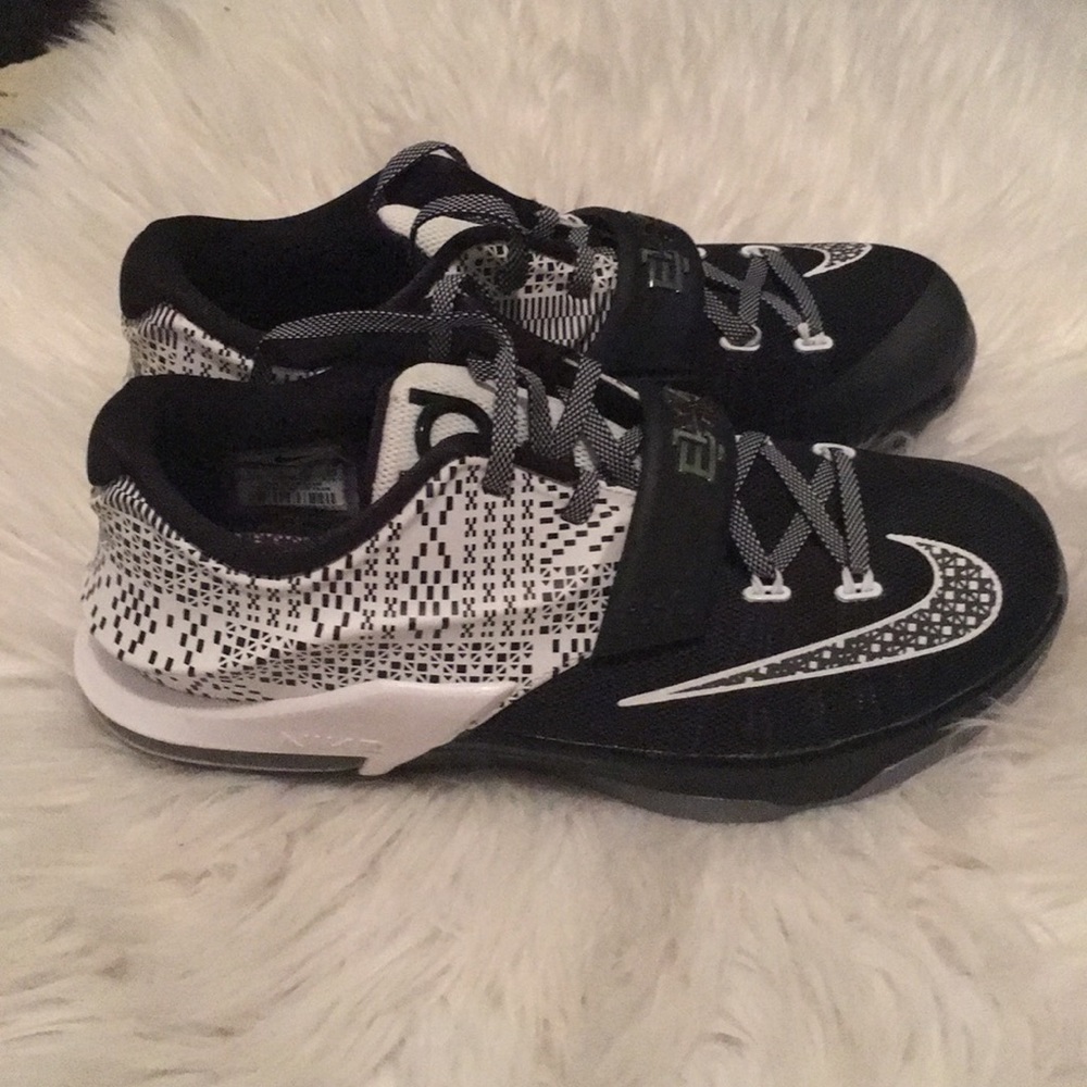 Brand new Nike KD basketball shoes